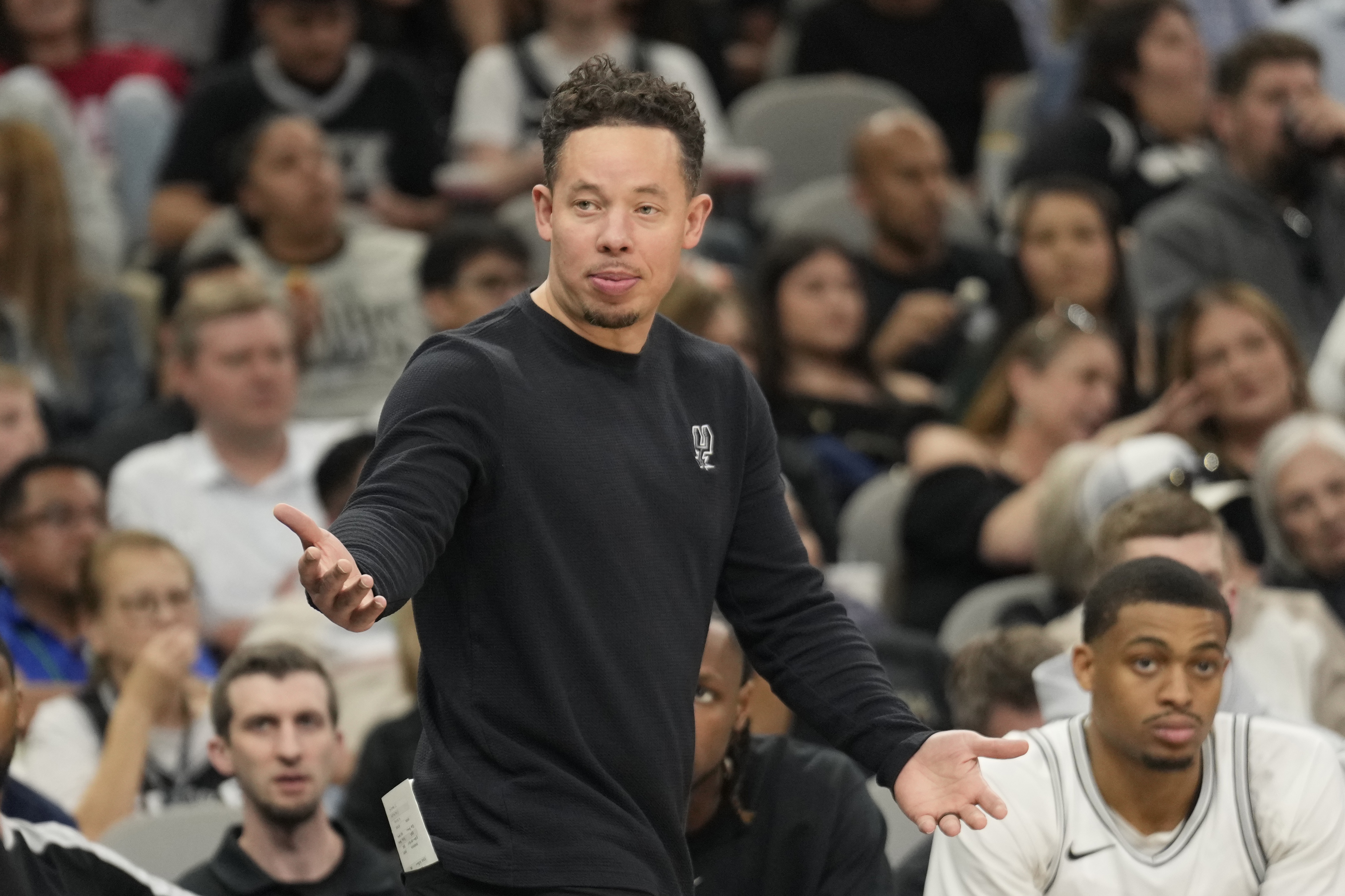 九游官网-米奇谈失利：不满意球队的身体对抗强度 这方面我们要提升