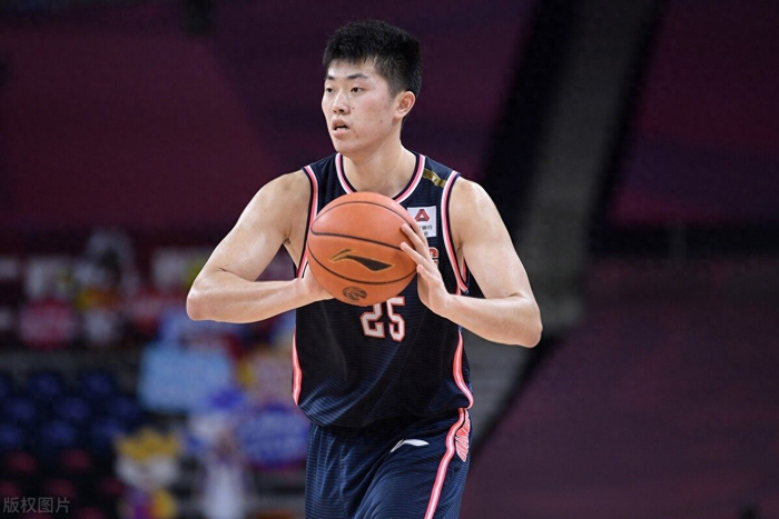 杜锋背锅！重用25岁前锋，场均1.6分，打7年没长进，接班周鹏无望|张皓嘉|杜润旺|广东|小前锋|广东男篮_新浪体育_新浪新闻