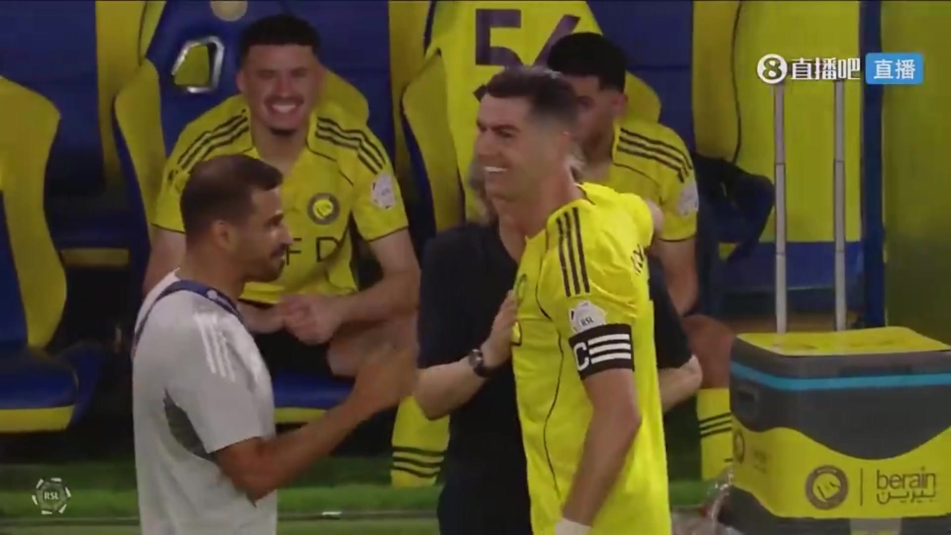 九游-利雅得胜利主帅询问C罗是否愿意被换下,C罗点头同意